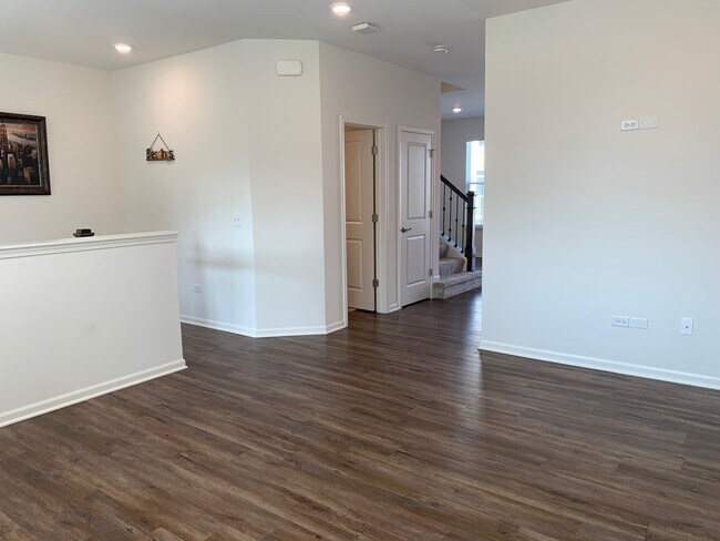 Photo - 285 Lakeshore Dr