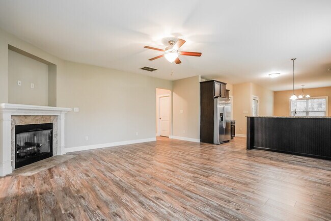 Photo - 647 Airedale Trail