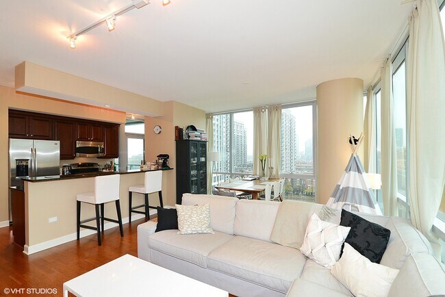 Photo - 1201 S Prairie Ave Unit 706