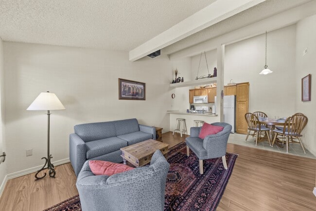 Photo - 101 Racquet Dr