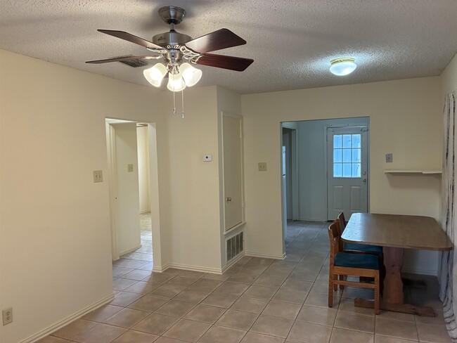 Photo - 1219 Truman Ln