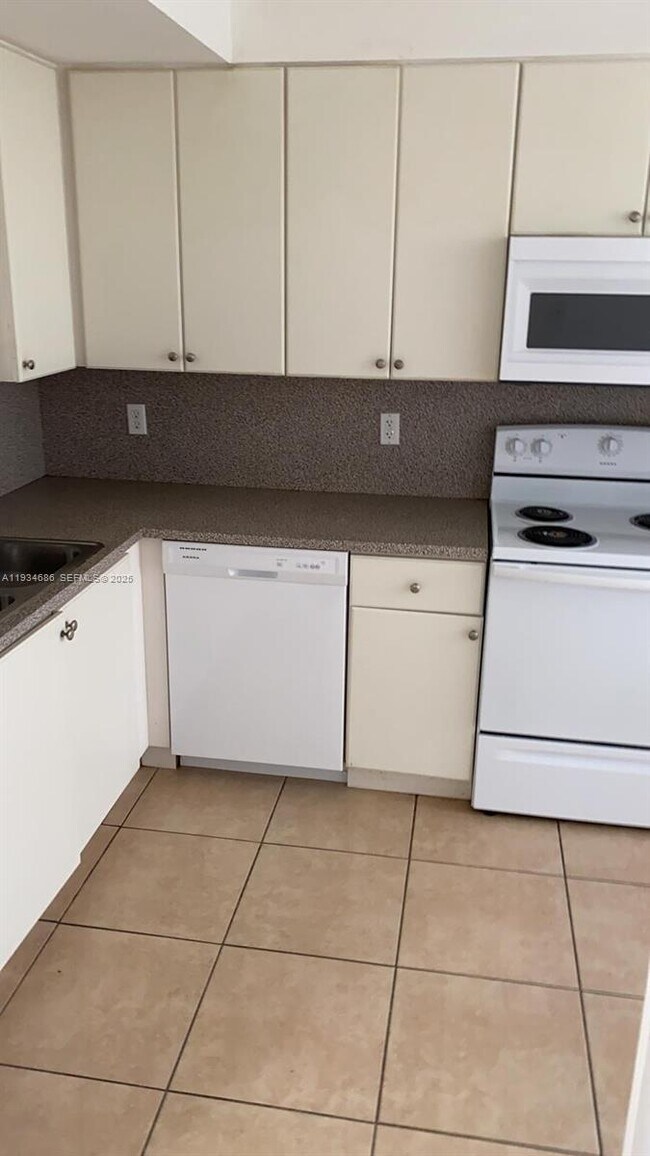 Photo - 22831 SW 88th Pl Unidad 205