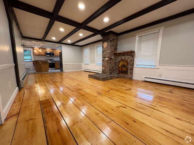 Building Photo - 84 Quinapoxet St Rental
