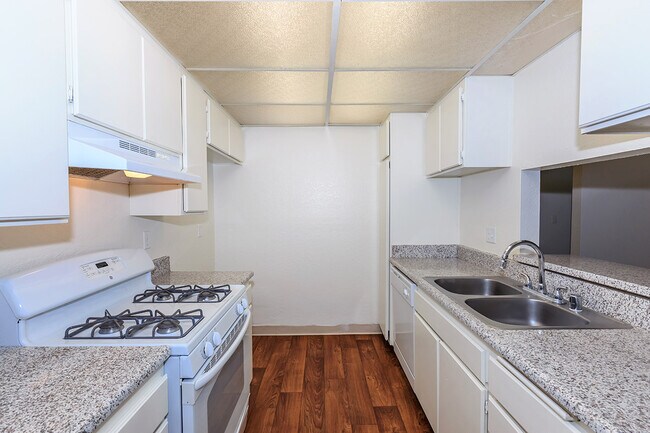 Photo - Carlyle Square Apartment Homes