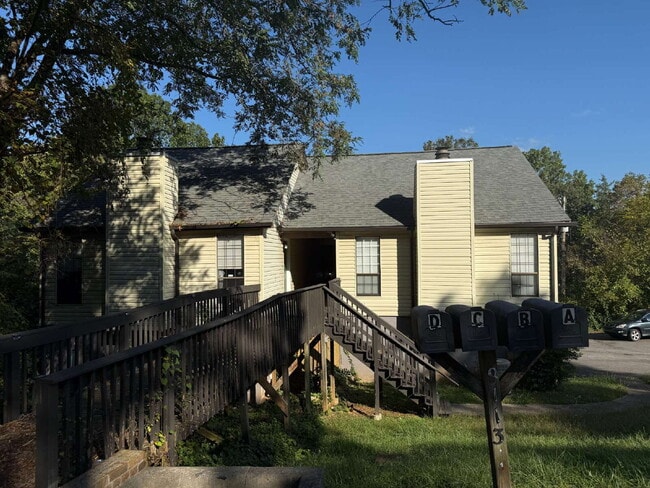 Photo - Spacious 1-Bedroom Apartment in West Knoxv... Unit #C