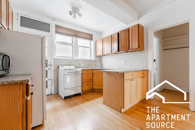 Photo - 522 W Surf St Unit 2N