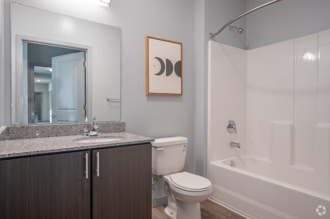 5 habitaciones, 5 baños, 1795 pies cuadrados, cuarto baño
