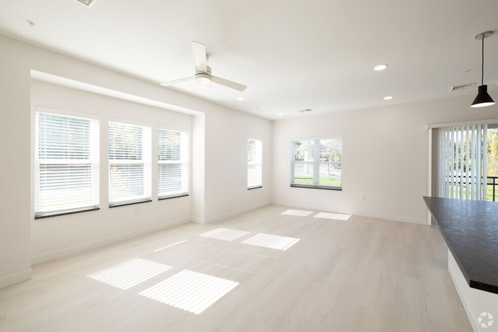 2BR, 2BA - 1,300SF - Living Room