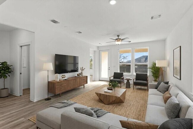 Photo - 813 Saratoga Ln