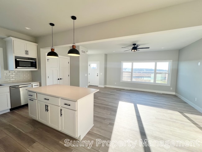 Photo - 4838 Romaine Rd