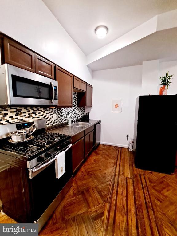 Building Photo - 4064 Parkside Ave Rental