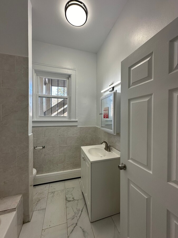 Photo - 240 E 9th St Unit 3