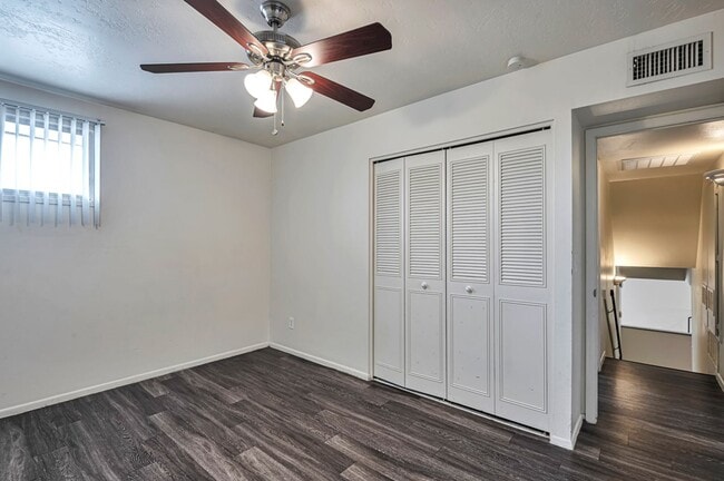 Photo - 1025 E Manhatton Dr