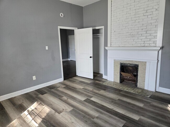 Photo - 142 Angelus St