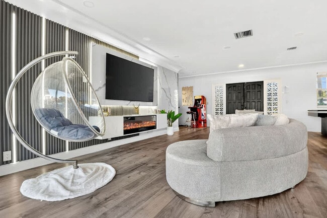 Photo - 2365 NE 195th St Unidad ID1372319P