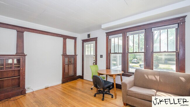 Photo - 931 Dewey Ave