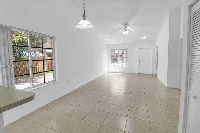 Photo - 117 SE 3rd Ave