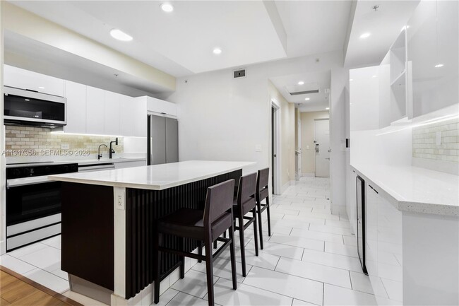 Building Photo - 5300 NW 87th Ave Unit THE BLUE A RESORT HOTEL CONDO