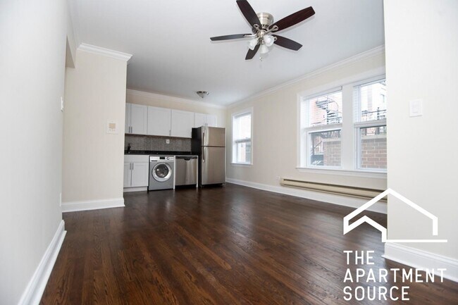2121 N Dayton St Unit 203