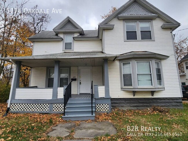 Photo - 1774 Oakdale Ave