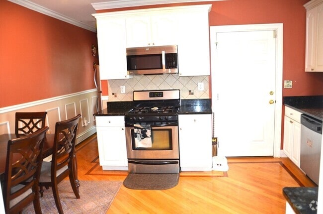 Building Photo - 5 Charles St Unit 1 Rental