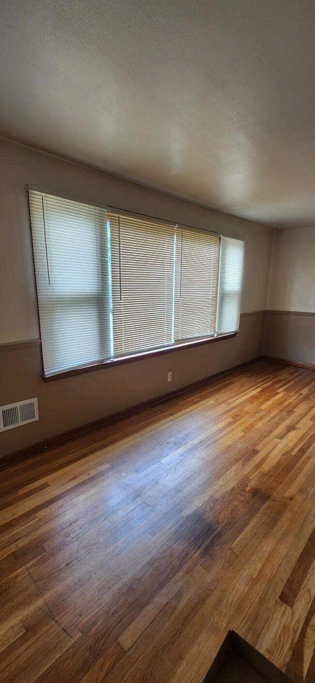 Living Room - 4324 N 91st St Apartments Unit 3 Bed 1B Upper