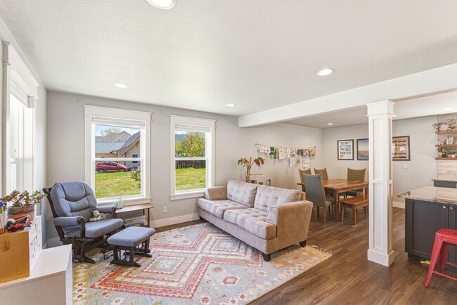 Photo - Bright & Spacious 4-Bedroom Haven Just Minutes from Leavenworth Village