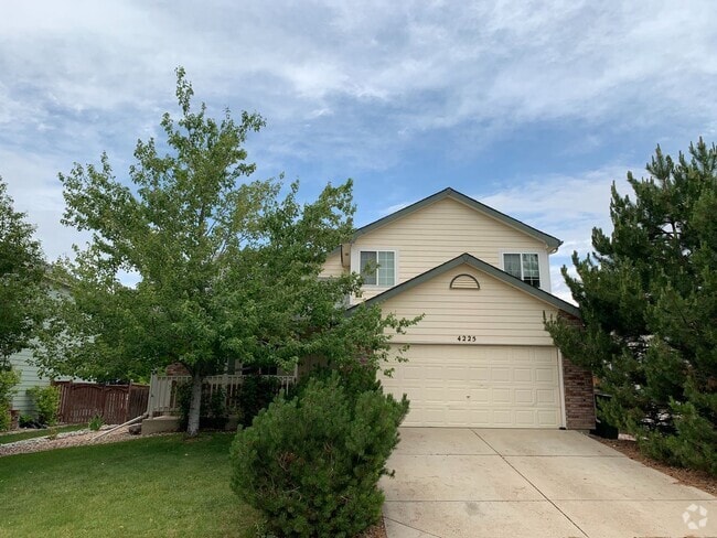 Building Photo - Beautiful 4 Bedroom 2.5 Bathroom Home