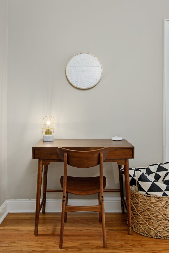 Photo - 807 W 48th St Unit Apt 504