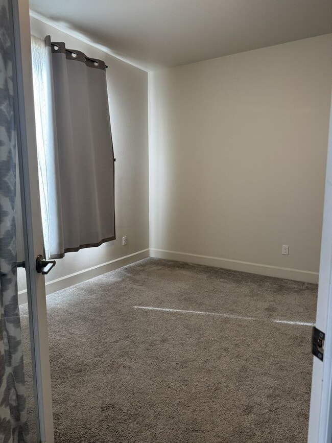 Photo - Lovely Open concept Low Maintenance