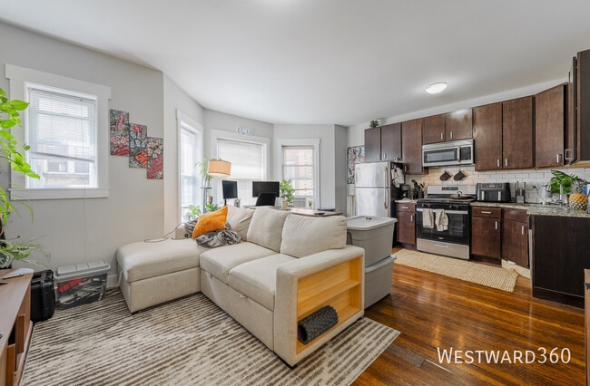 Building Photo - 1662.5 W Farwell Ave Unit 3N