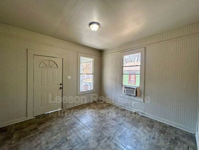 Photo - 2544 Dupont St