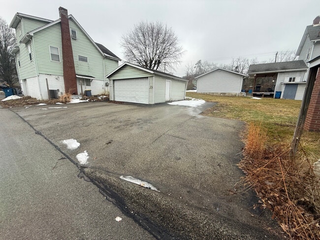 Photo - 405 Hillis St Unit Apt A