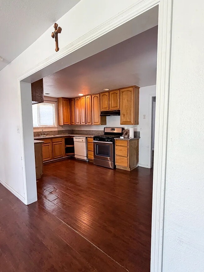 Photo - 3822 Haywood St