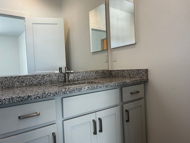 Photo - 1 MONTH FREE! The Vineyards at Dennis Lane Studio unit with backyard and garage