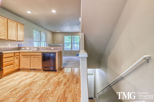 Photo - Wonderful 2 Bedroom, 2.5 Bathroom Townhome in Hillsboro!