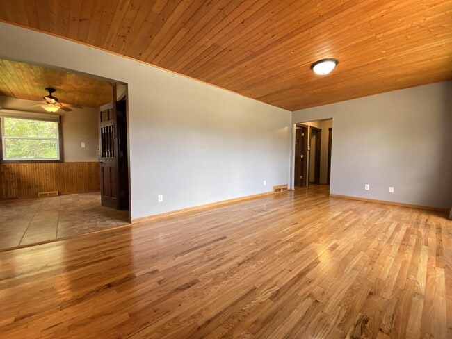 Photo - 315 2nd St NW