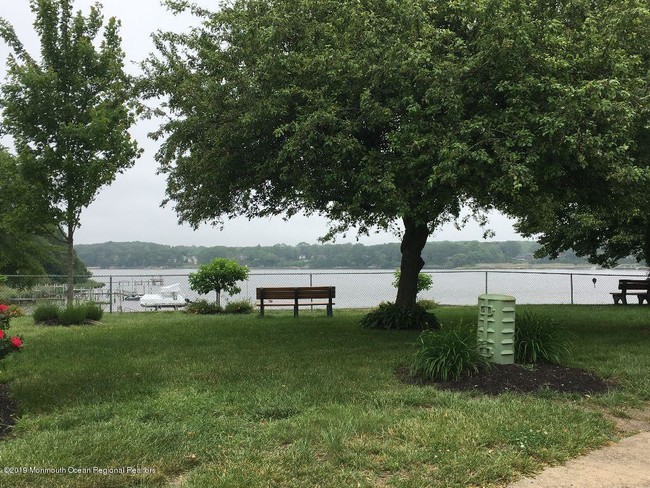 Photo - 19 River Edge Dr
