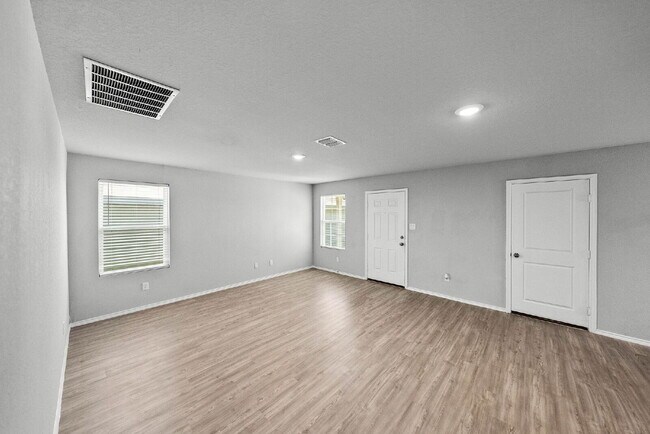 Photo - Welcome to Your New Home! Enjoy FREE RENT!...