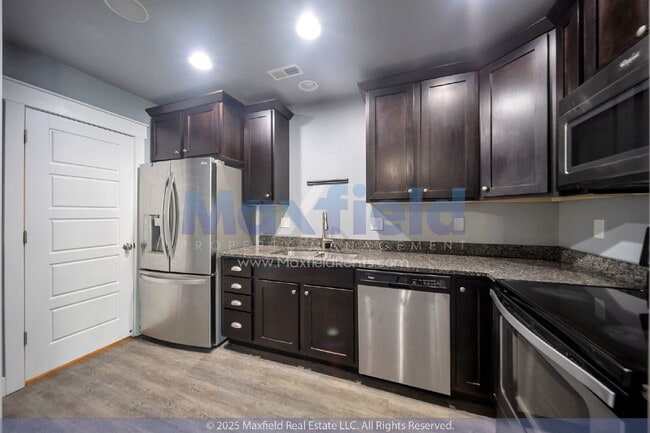 Photo - Small Pet Friendly - 3BD 2BTH 2GAR - Center Street/700 W Near TopGolf