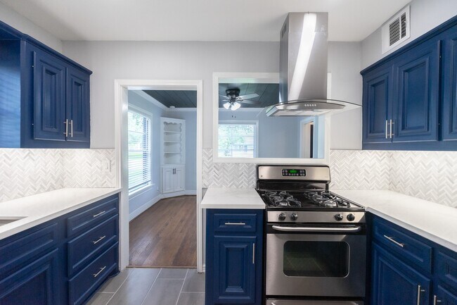 Photo - 8134 Niles St