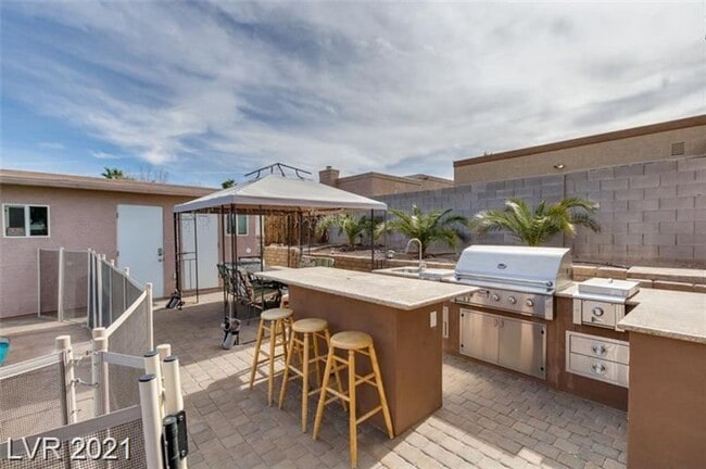 Building Photo - Black Mountain Retreat with Private Casita, Pool & No HOA