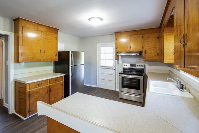 Photo - 5305 Albert St