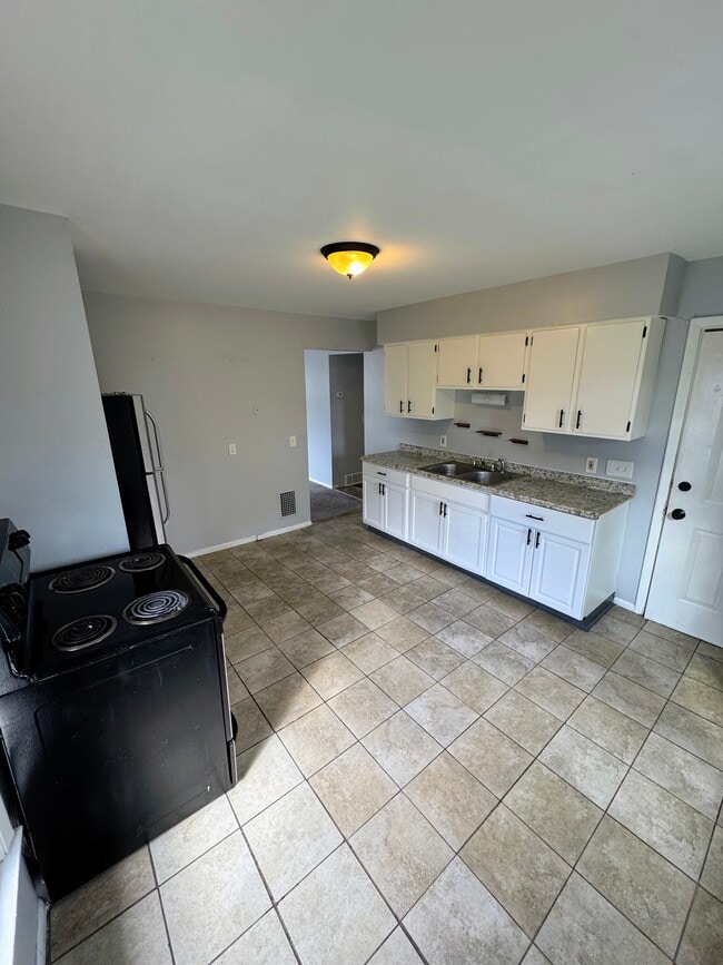 Photo - 15 Thorpe St Unit 15 Thorp St Upper