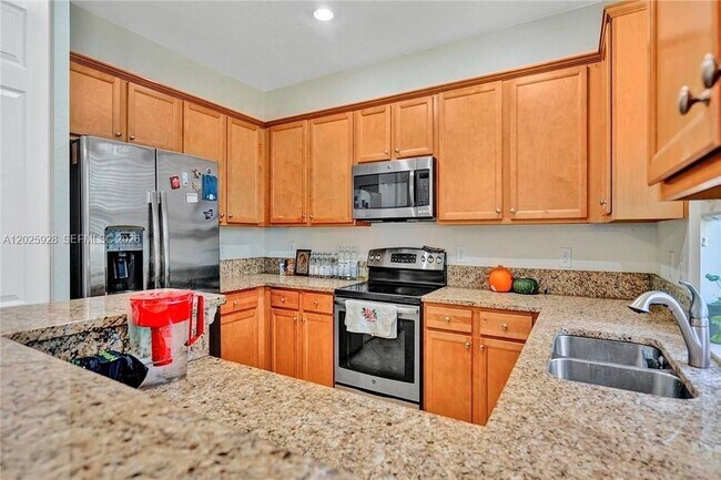 Photo - 821 E Village Cir