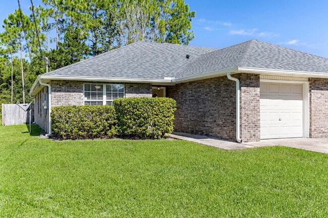 Building Photo - "Spacious 3-Bedroom Home with 2 Full Baths in the Heart of Palm Coast!" Unit B