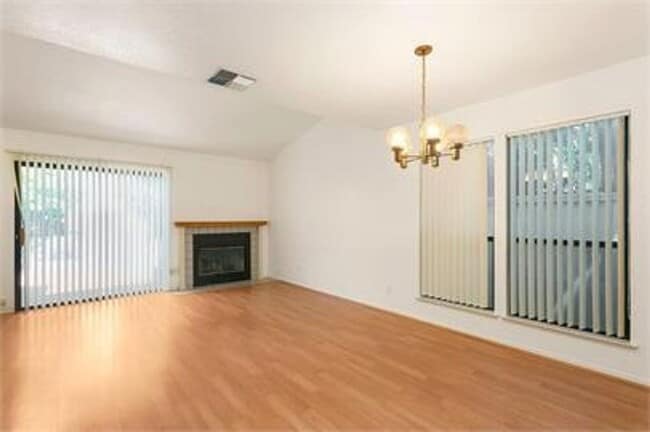 Photo - Great 2 bedroom, 1.5 bath in South Davis for September move in!