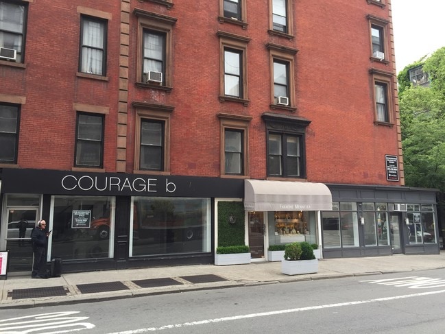 Photo - 954-960 Lexington Ave