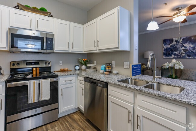 1 BR, 1 BA - 860 SF - Discovery at West Road