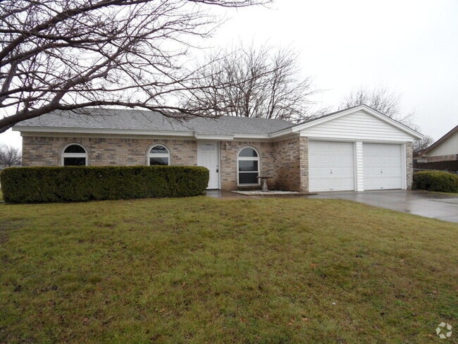 Building Photo - ~ Gorgeous 3 Bedroom 2 Bathroom Home ** La...